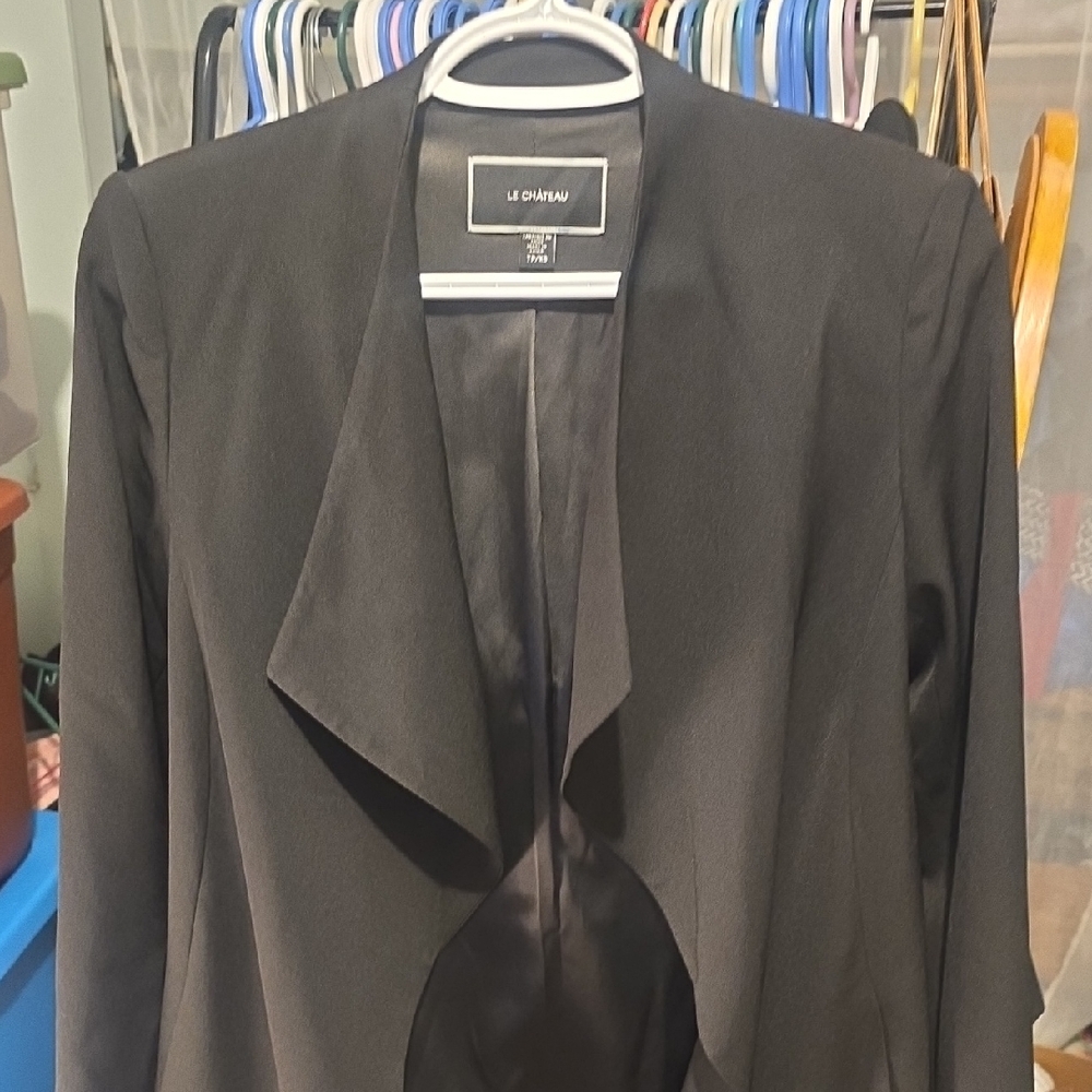 Le Chateau Black Open-Front Waterfall Blazer
